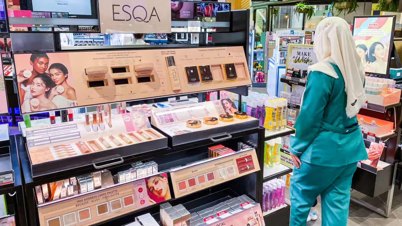 Indonesian cosmetics brands see opportunity in halal products|Indonesian beauty brand Esqa offers halal-certified makeup with vegan ingredients. Photo by Nana Shibata.