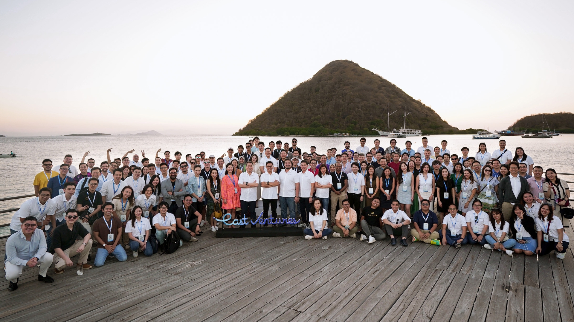 This image is a group picture of the East Ventures team with our ecosystem of startup founders|||||