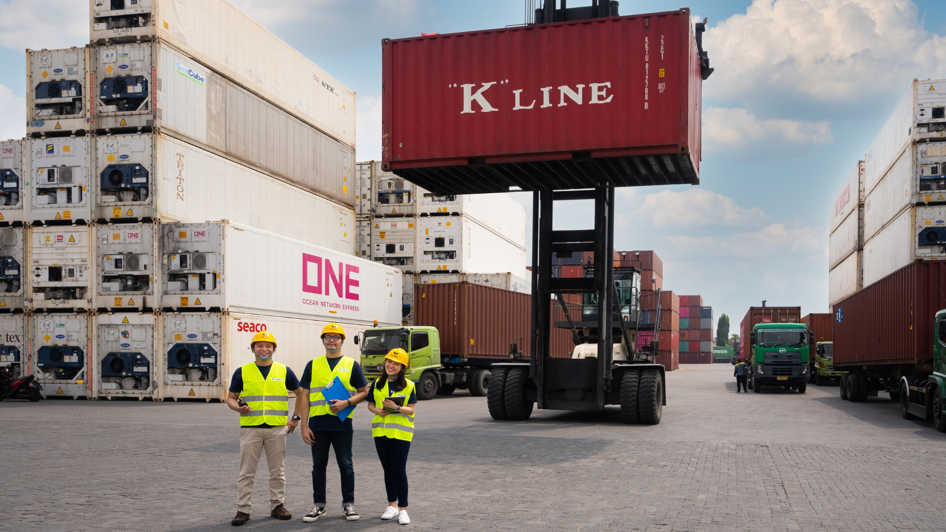 Reinventing Indonesia’s supply chain through digital collaboration - Photo by Waresix|Supply chain connectivity inefficiencies|Inefisiensi dalam konektivitas rantai pasok